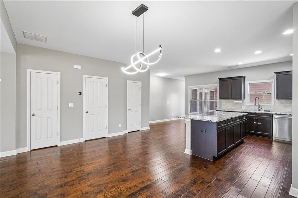 3 bedroom, 3 bathroom, 1,867 sq ft townhouse for sale at 4199 Baverton Drive, Suwanee, GA 30024 — photo 9