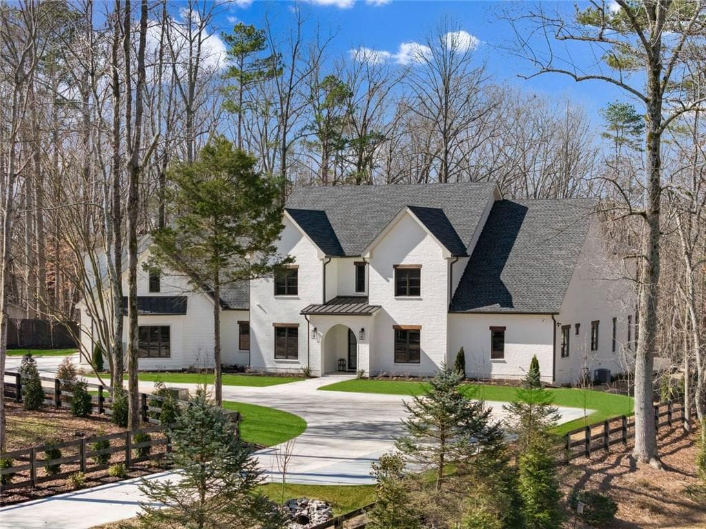 5 bedroom, 8 bathroom, 7,446 sq ft single family residence for rent at 2309 Dinsmore Road, Alpharetta, GA 30004 for $11,000 a month — photo 4