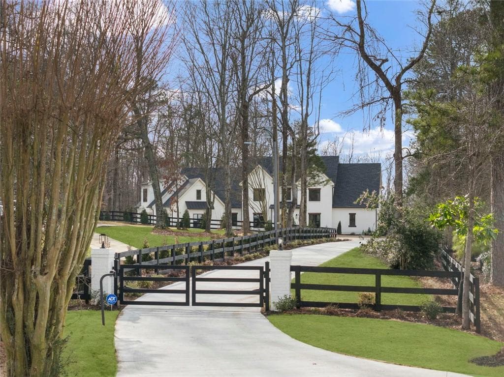 5 bedroom, 8 bathroom, 7,446 sq ft single family residence for rent at 2309 Dinsmore Road, Alpharetta, GA 30004 for $11,000 a month — photo 8