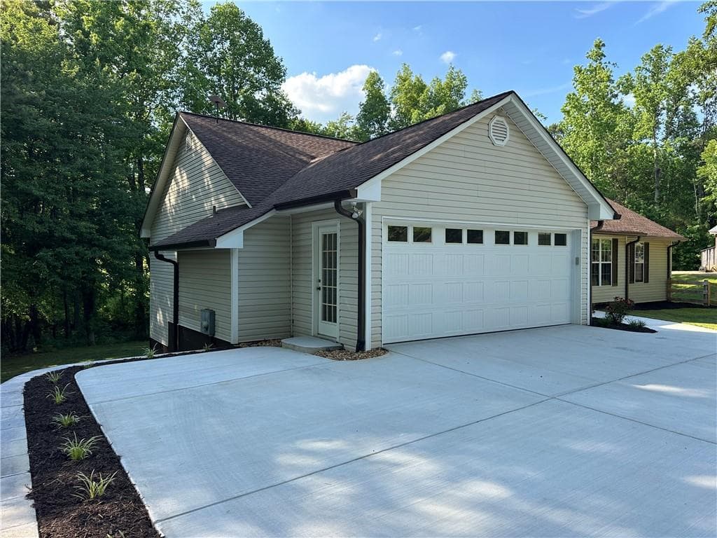 4 bedroom, 3 bathroom, 2,260 sq ft single family residence for sale at 200 Heard Road, Canton, GA 30114 — photo 2