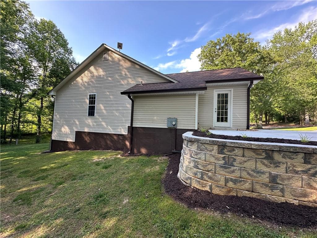 4 bedroom, 3 bathroom, 2,260 sq ft single family residence for sale at 200 Heard Road, Canton, GA 30114 — photo 3