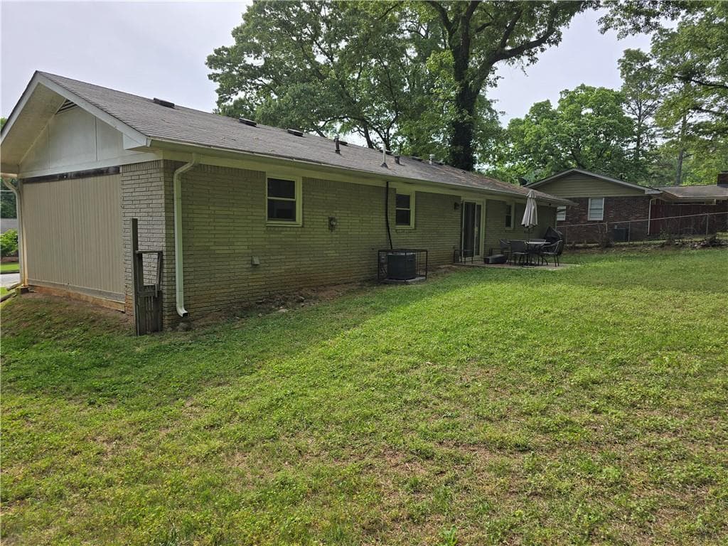 3 bedroom, 2 bathroom, 1,136 sq ft single family residence for sale at 2717 Hutch Drive, Decatur, GA 30034 — photo 3