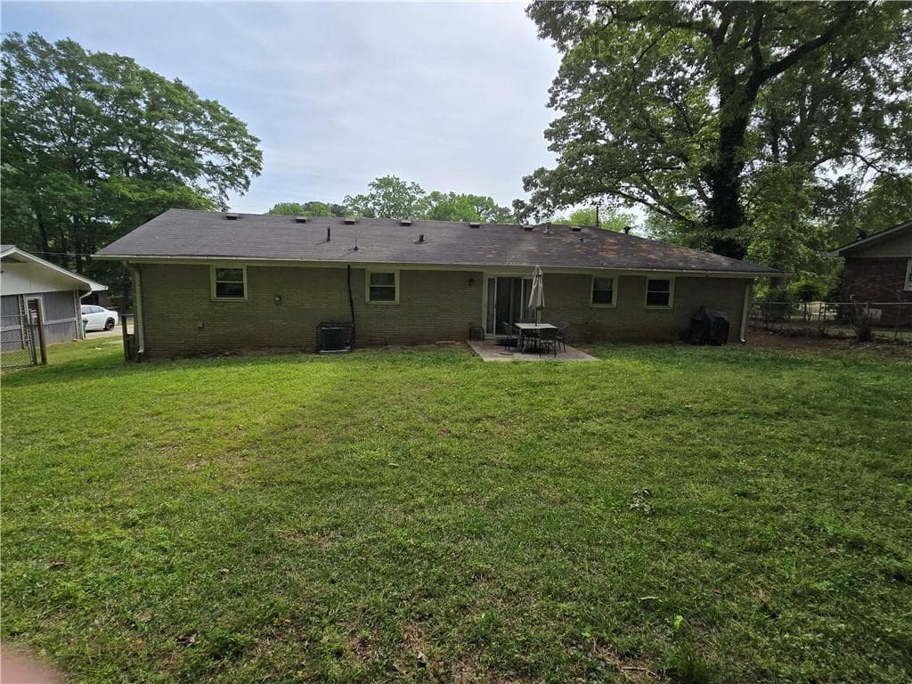 3 bedroom, 2 bathroom, 1,136 sq ft single family residence for sale at 2717 Hutch Drive, Decatur, GA 30034 — photo 4