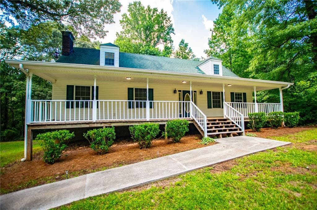 4 bedroom, 3 bathroom, 2,734 sq ft single family residence under contract at 8291 Highway 5, Whitesburg, GA 30185