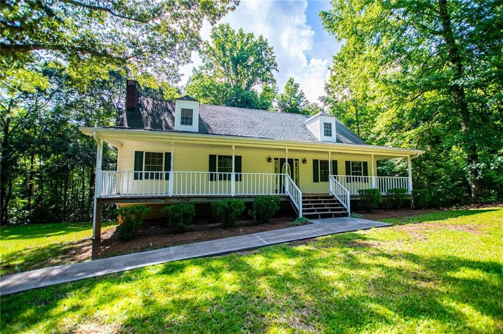 4 bedroom, 3 bathroom, 2,734 sq ft single family residence under contract at 8291 Highway 5, Whitesburg, GA 30185 — photo 6