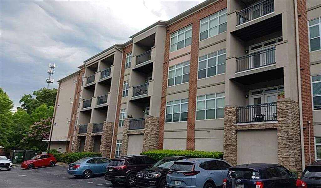 2 bedroom, 2 bathroom, 1,026 sq ft condominium for sale at 840 United Avenue 408, Atlanta, GA 30312 — photo 1 of 24