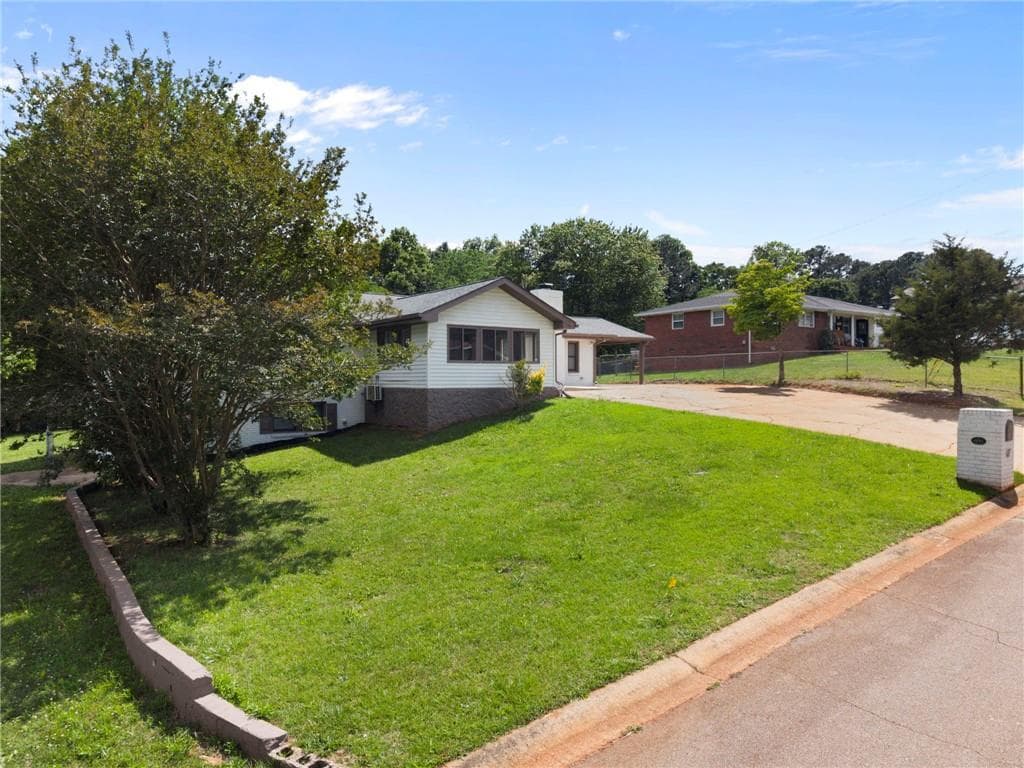 6 bedroom, 4 bathroom, 3,292 sq ft single family residence for sale at 6684 Birch Road, Winston, GA 30187 — photo 4