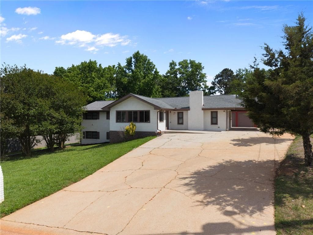 6 bedroom, 4 bathroom, 3,292 sq ft single family residence for sale at 6684 Birch Road, Winston, GA 30187 — photo 5