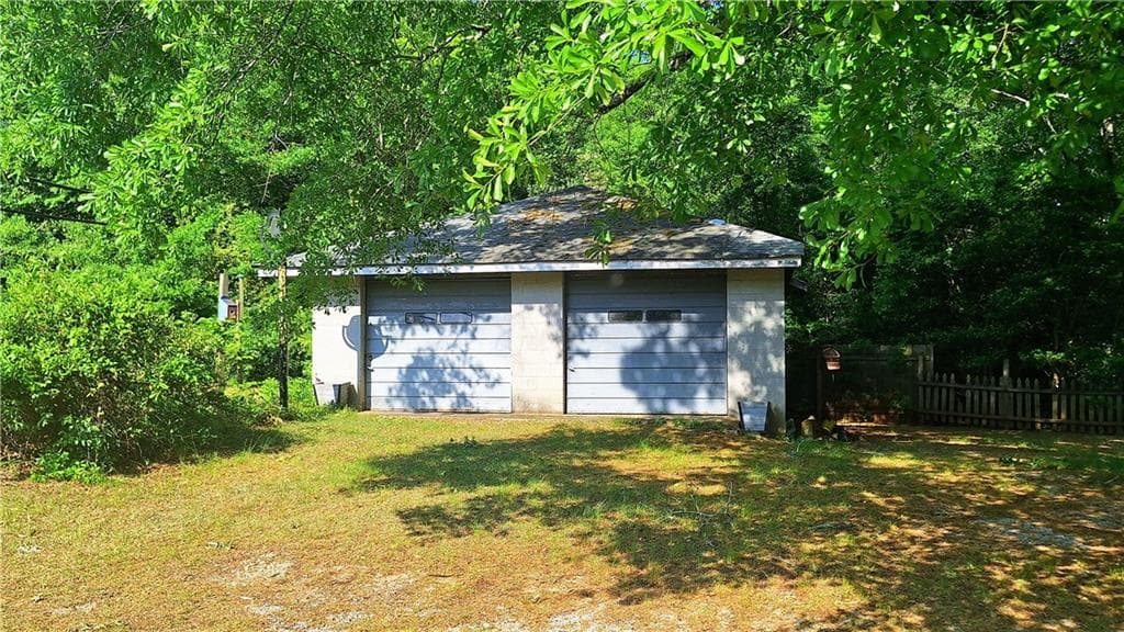 4 bedroom, 2 bathroom, 1,882 sq ft single family residence for sale at 1239 Milstead Avenue, Conyers, GA 30012 — photo 3