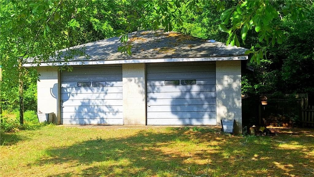 4 bedroom, 2 bathroom, 1,882 sq ft single family residence for sale at 1239 Milstead Avenue, Conyers, GA 30012 — photo 5