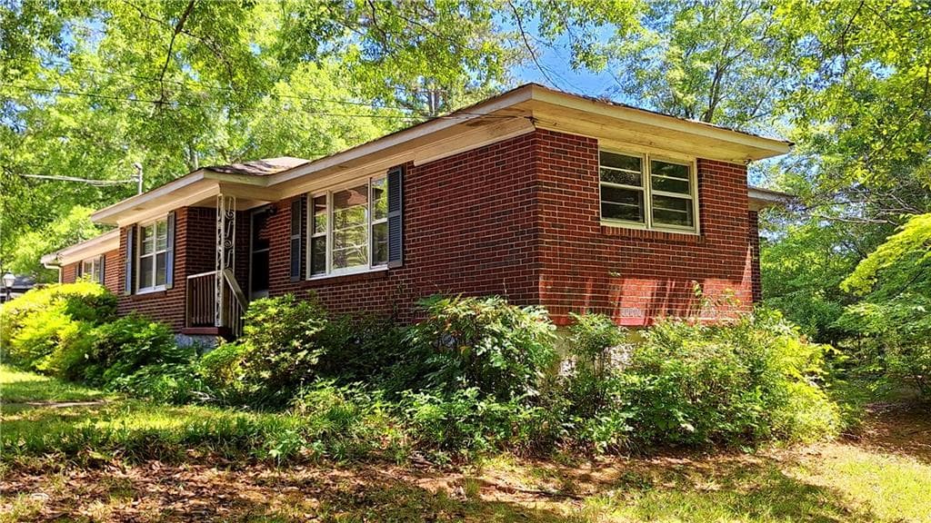 4 bedroom, 2 bathroom, 1,882 sq ft single family residence for sale at 1239 Milstead Avenue, Conyers, GA 30012 — photo 6