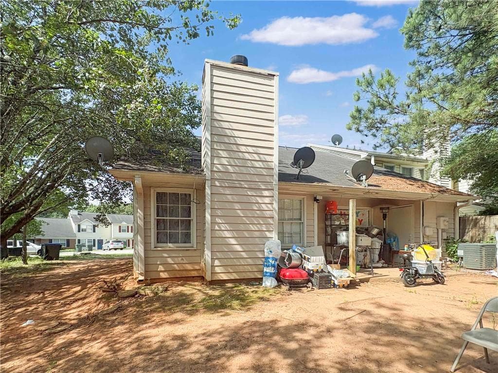 3 bedroom, 3 bathroom, 1,313 sq ft townhouse for sale at 660 Browning Lane, Conyers, GA 30013 — photo 1 of 16
