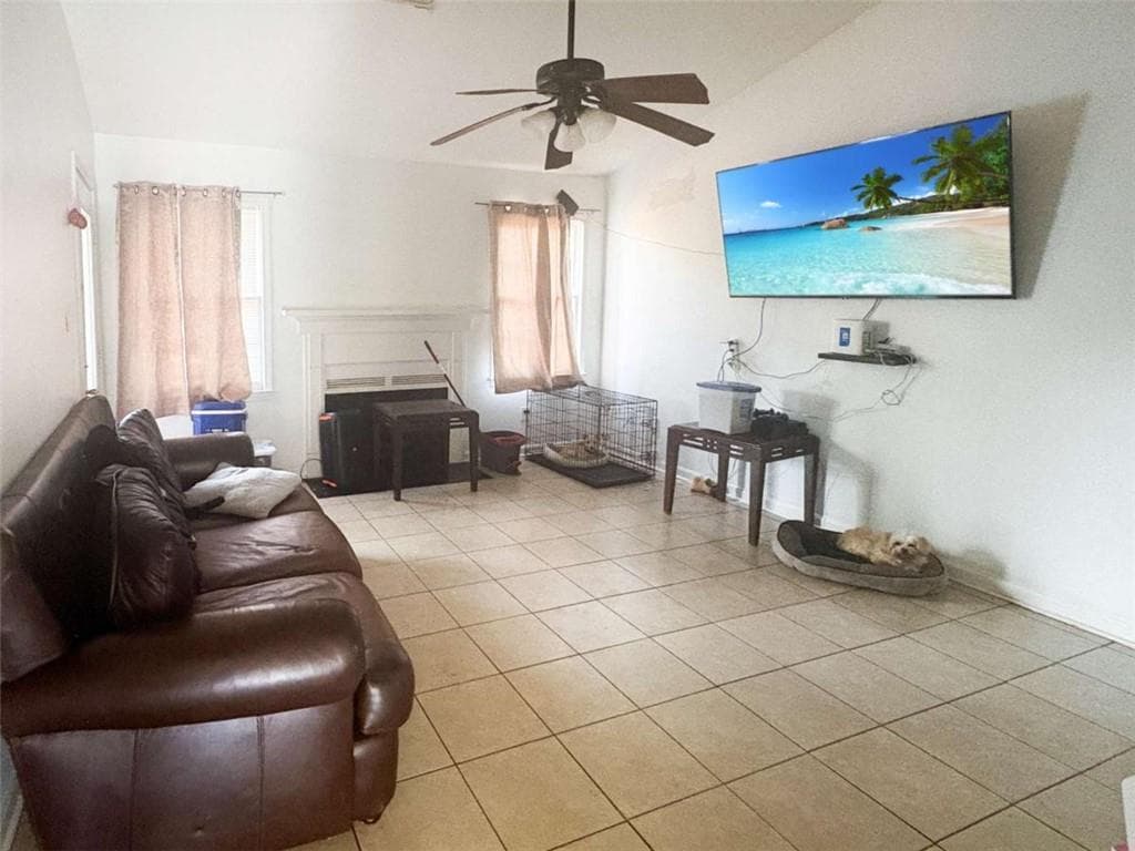 3 bedroom, 3 bathroom, 1,313 sq ft townhouse for sale at 660 Browning Lane, Conyers, GA 30013 — photo 3