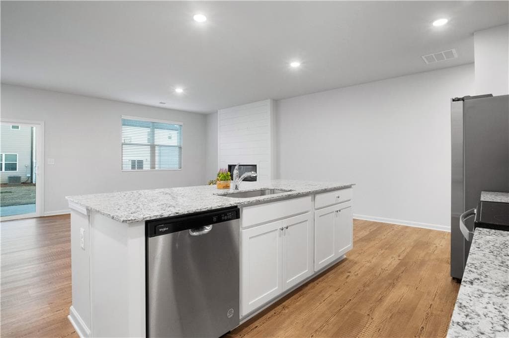 3 bedroom, 3 bathroom, 1,855 sq ft townhouse for rent at 5332 Melbourne Lane, Flowery Branch, GA 30542 for $2,050 a month — photo 4