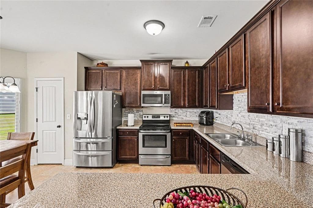 3 bedroom, 3 bathroom, 1,748 sq ft single family residence for sale at 108 Truman Court, Jackson, GA 30233 — photo 9