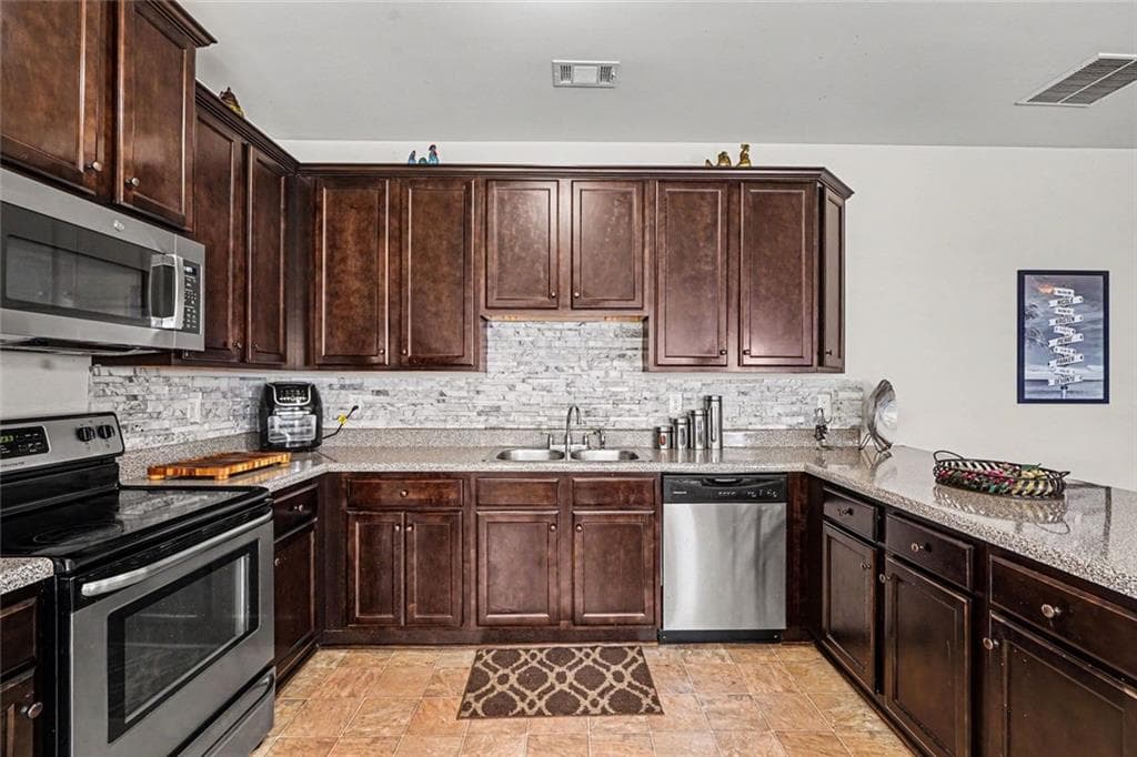 3 bedroom, 3 bathroom, 1,748 sq ft single family residence for sale at 108 Truman Court, Jackson, GA 30233 — photo 10