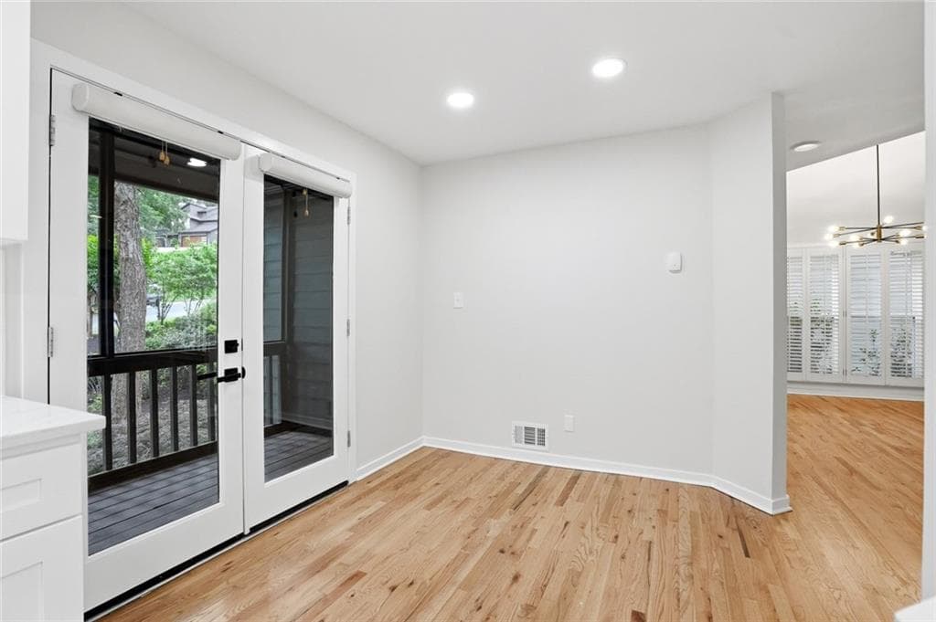3 bedroom, 3 bathroom, 2,398 sq ft single family residence for sale at 10210 Kinross Road, Roswell, GA 30076 — photo 6