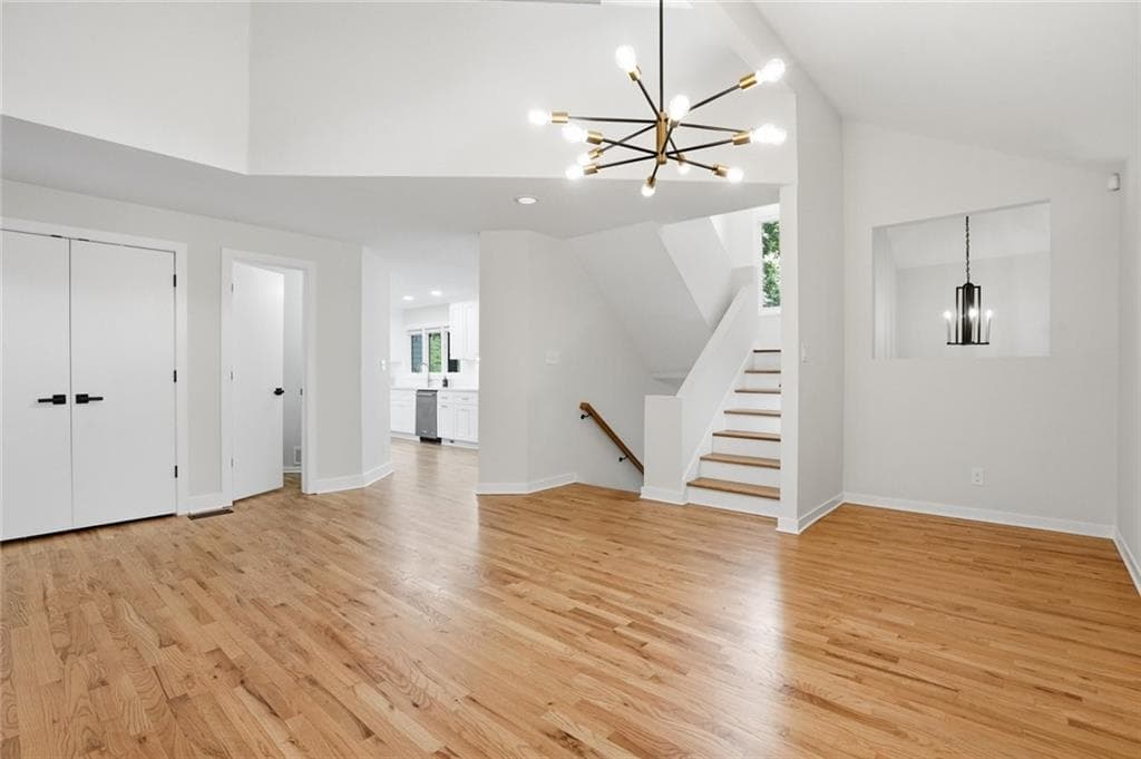 3 bedroom, 3 bathroom, 2,398 sq ft single family residence for sale at 10210 Kinross Road, Roswell, GA 30076 — photo 10