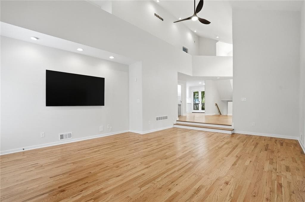 3 bedroom, 3 bathroom, 2,398 sq ft single family residence for sale at 10210 Kinross Road, Roswell, GA 30076 — photo 9