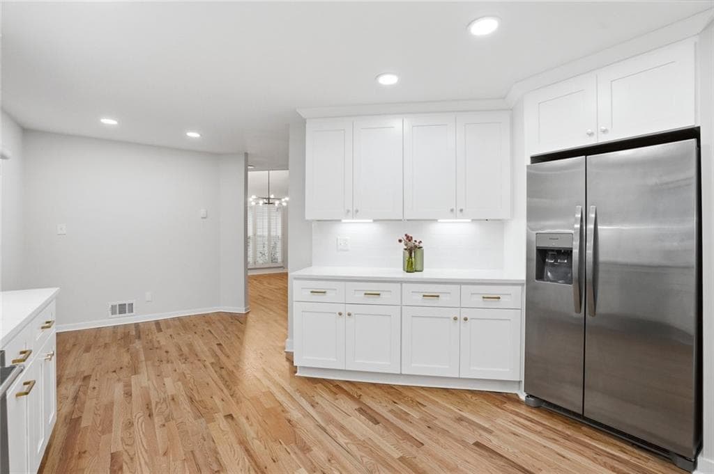 3 bedroom, 3 bathroom, 2,398 sq ft single family residence for sale at 10210 Kinross Road, Roswell, GA 30076 — photo 4