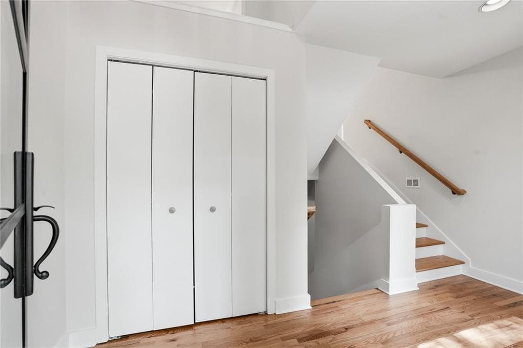 3 bedroom, 3 bathroom, 2,398 sq ft single family residence for sale at 10210 Kinross Road, Roswell, GA 30076 — photo 5
