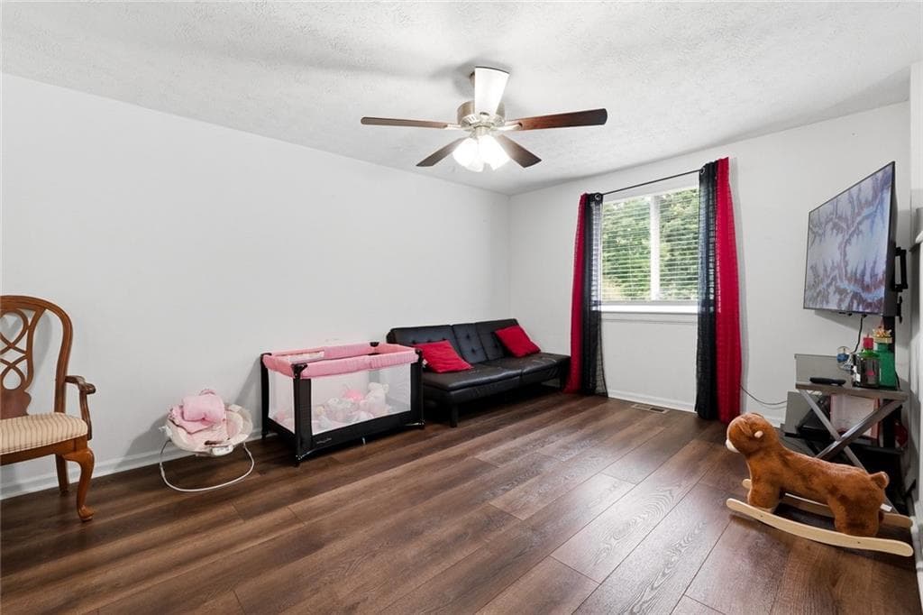 4 bedroom, 2 bathroom, 1,499 sq ft single family residence for sale at 3775 Somerset Drive, Marietta, GA 30064 — photo 6