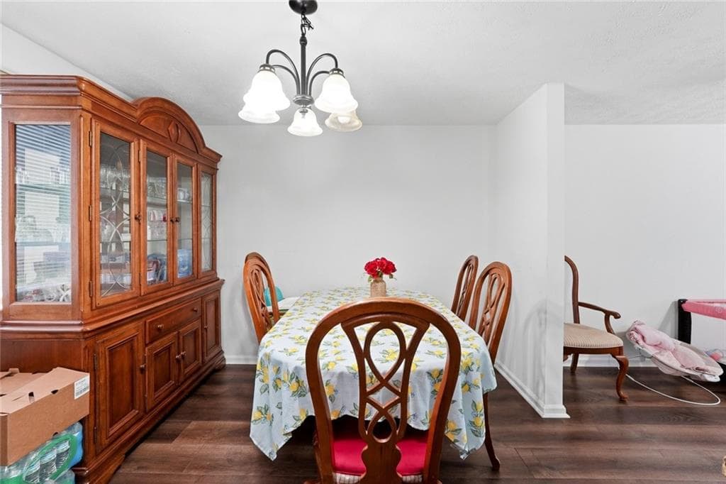 4 bedroom, 2 bathroom, 1,499 sq ft single family residence for sale at 3775 Somerset Drive, Marietta, GA 30064 — photo 8