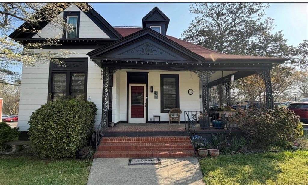 4 bedroom, 2 bathroom, 2,917 sq ft single family residence for sale at 41 W Campbellton Street, Fairburn, GA 30213