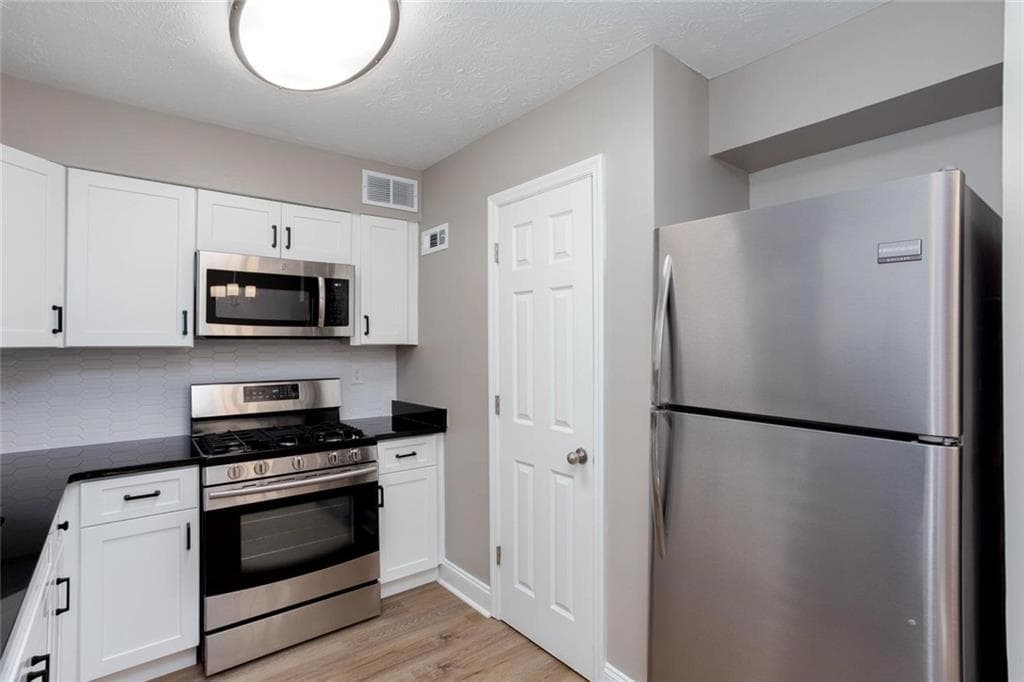 2 bedroom, 3 bathroom, 1,292 sq ft townhouse for sale at 2933 Lexington Trace Drive, Smyrna, GA 30080 — photo 10