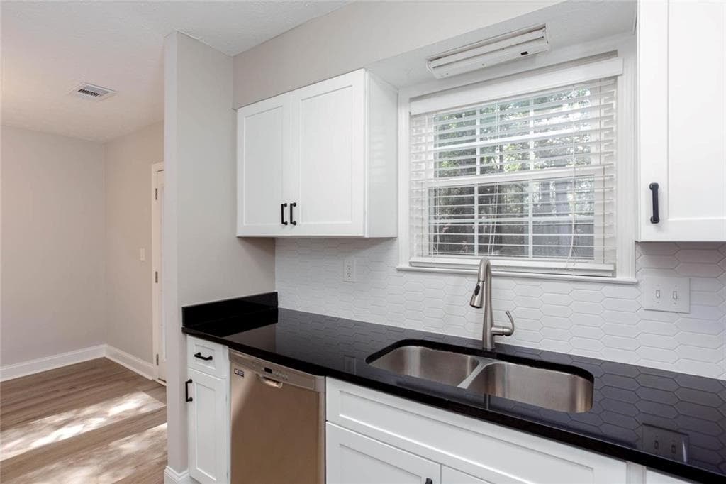 2 bedroom, 3 bathroom, 1,292 sq ft townhouse for sale at 2933 Lexington Trace Drive, Smyrna, GA 30080 — photo 9