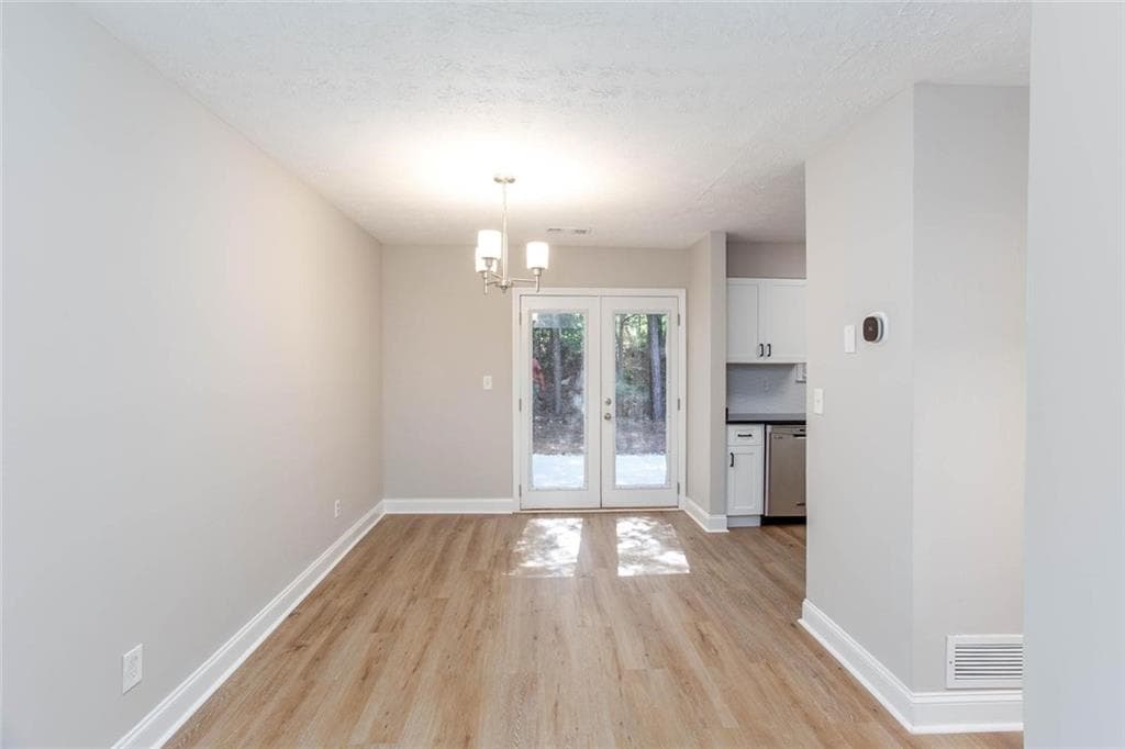 2 bedroom, 3 bathroom, 1,292 sq ft townhouse for sale at 2933 Lexington Trace Drive, Smyrna, GA 30080 — photo 5