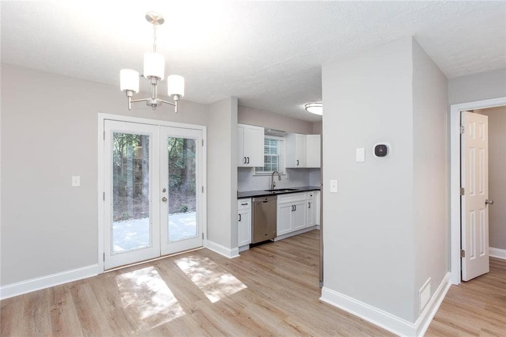 2 bedroom, 3 bathroom, 1,292 sq ft townhouse for sale at 2933 Lexington Trace Drive, Smyrna, GA 30080 — photo 6