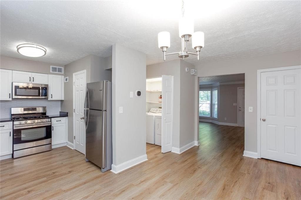 2 bedroom, 3 bathroom, 1,292 sq ft townhouse for sale at 2933 Lexington Trace Drive, Smyrna, GA 30080 — photo 7