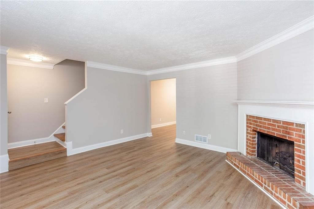 2 bedroom, 3 bathroom, 1,292 sq ft townhouse for sale at 2933 Lexington Trace Drive, Smyrna, GA 30080 — photo 2