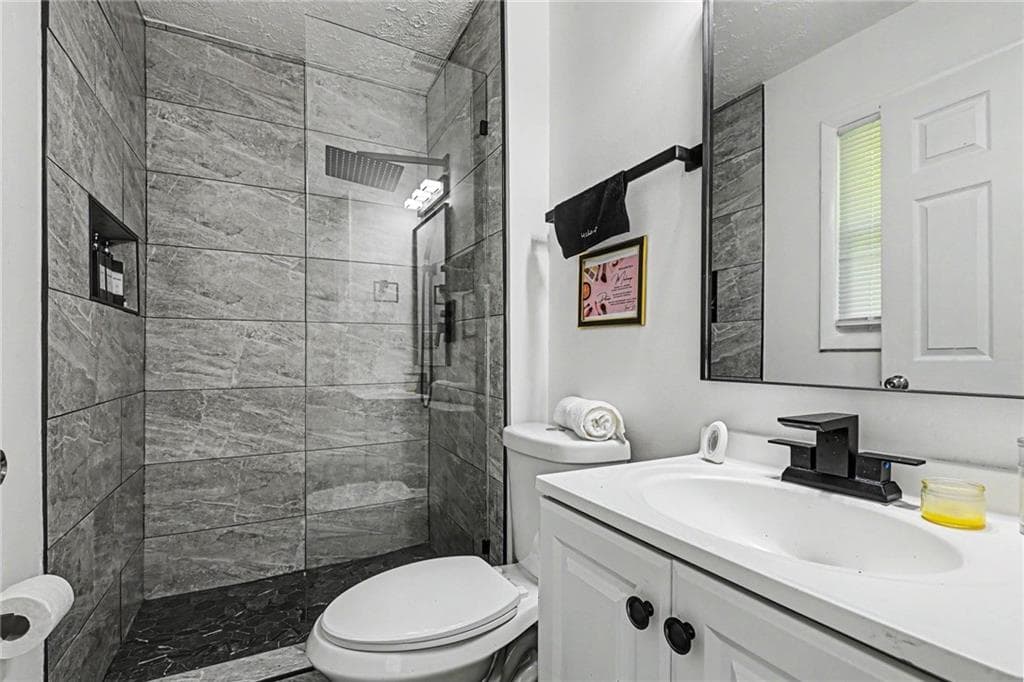 3 bedroom, 2 bathroom, 1,014 sq ft single family residence under contract at 3042 Cottonwood Drive, Atlanta, GA 30316 — photo 3