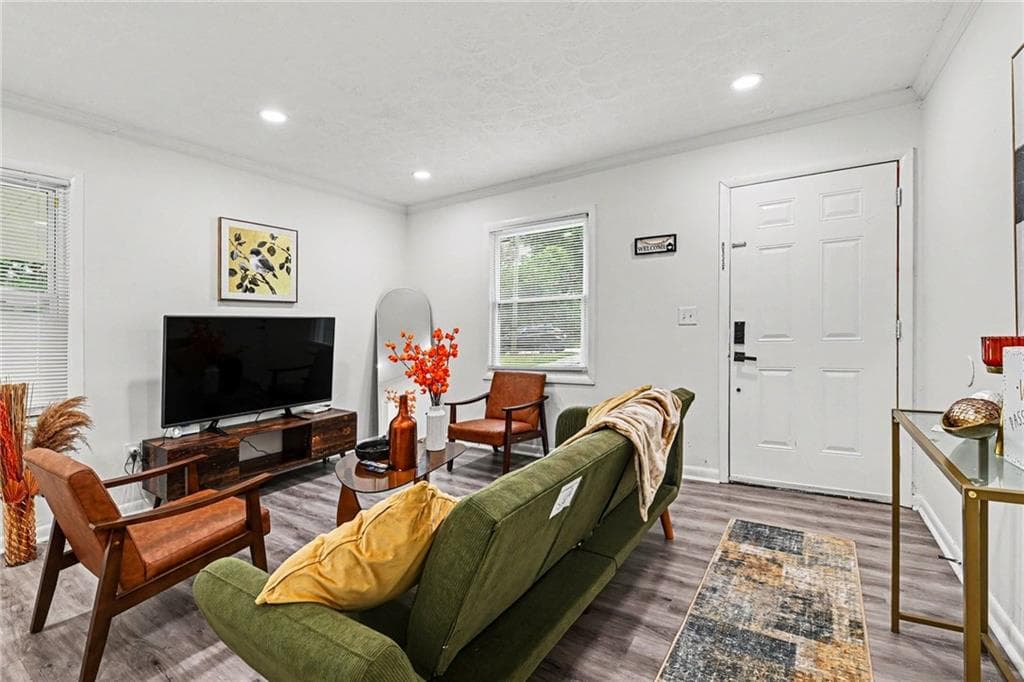 3 bedroom, 2 bathroom, 1,014 sq ft single family residence under contract at 3042 Cottonwood Drive, Atlanta, GA 30316 — photo 4