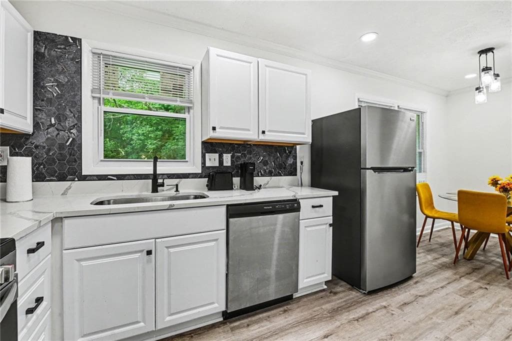 3 bedroom, 2 bathroom, 1,014 sq ft single family residence under contract at 3042 Cottonwood Drive, Atlanta, GA 30316 — photo 8