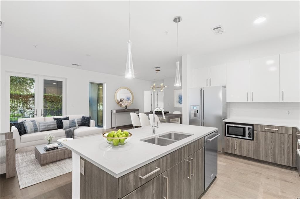 2 bedroom, 2 bathroom, 1,388 sq ft condominium sold at 775 Juniper Street 309, Atlanta, GA 30308