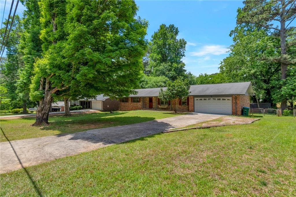 3 bedroom, 2 bathroom, 2,105 sq ft single family residence for sale at 1289 Renee Drive, Lilburn, GA 30047 — photo 2