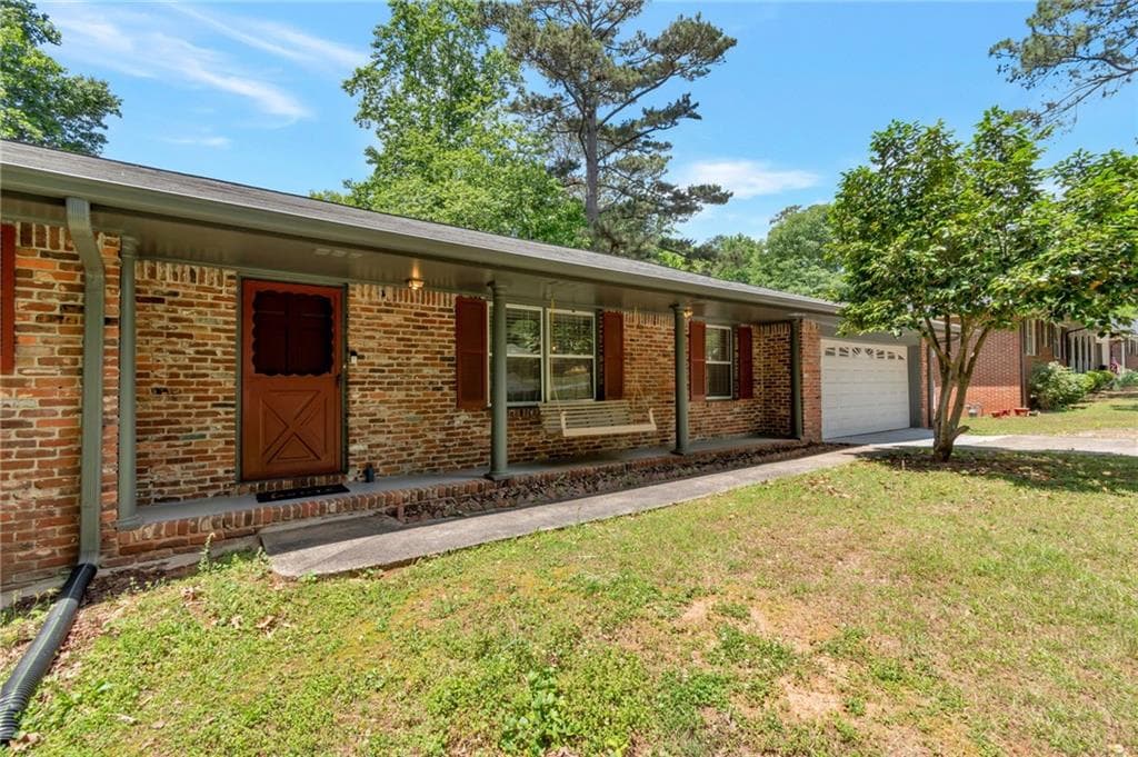 3 bedroom, 2 bathroom, 2,105 sq ft single family residence for sale at 1289 Renee Drive, Lilburn, GA 30047 — photo 3