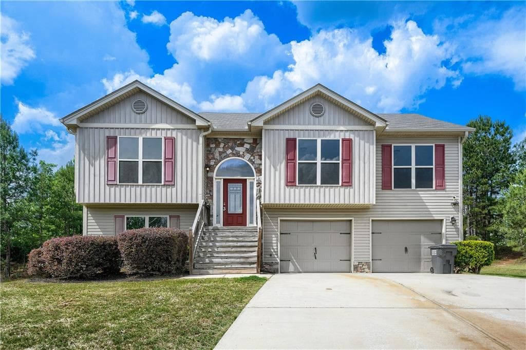 4 bedroom, 3 bathroom, 2,733 sq ft single family residence under contract at 220 Betty Ann Lane, Covington, GA 30016