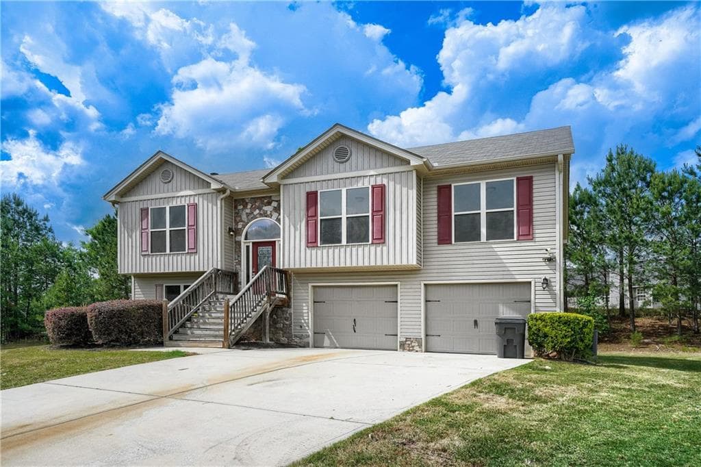 4 bedroom, 3 bathroom, 2,733 sq ft single family residence under contract at 220 Betty Ann Lane, Covington, GA 30016 — photo 3