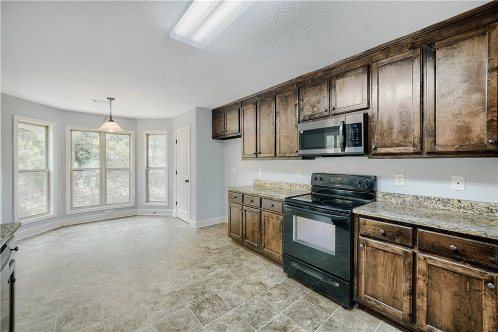 4 bedroom, 3 bathroom, 2,733 sq ft single family residence under contract at 220 Betty Ann Lane, Covington, GA 30016 — photo 10