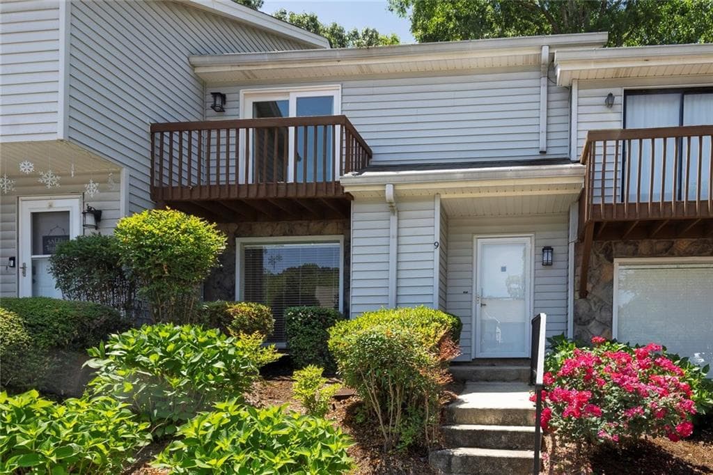 2 bedroom, 3 bathroom, 1,452 sq ft condominium for sale at 9 Fairway Drive, Kennesaw, GA 30144