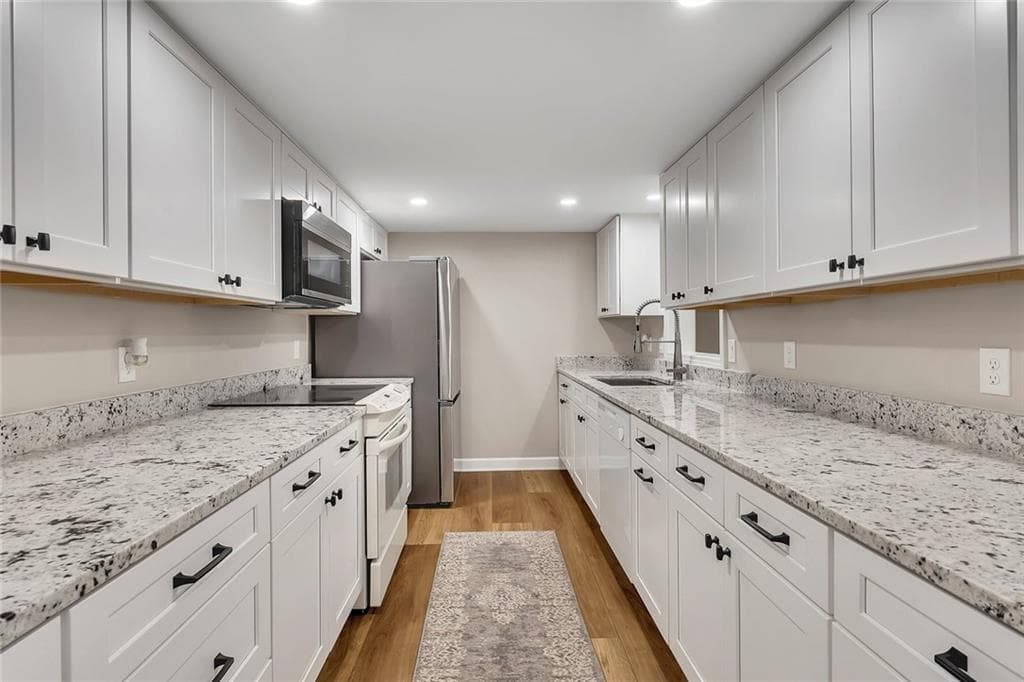 2 bedroom, 3 bathroom, 1,452 sq ft condominium for sale at 9 Fairway Drive, Kennesaw, GA 30144 — photo 4