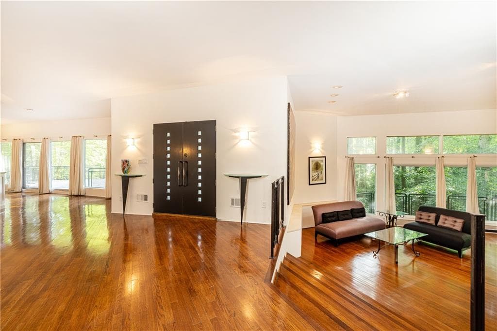 4 bedroom, 4 bathroom, 4,900 sq ft single family residence for sale at 770 Kings Way, Atlanta, GA 30327 — photo 7