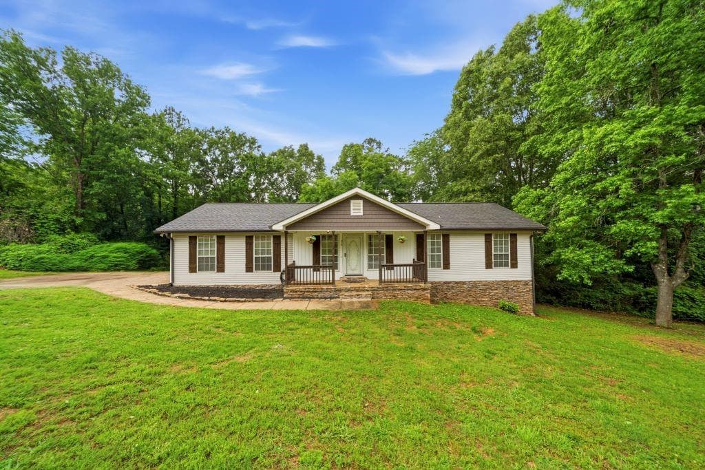 4 bedroom, 3 bathroom, 2,000 sq ft single family residence sold at 516 Fieldwood Dr., Adairsville, GA 30103