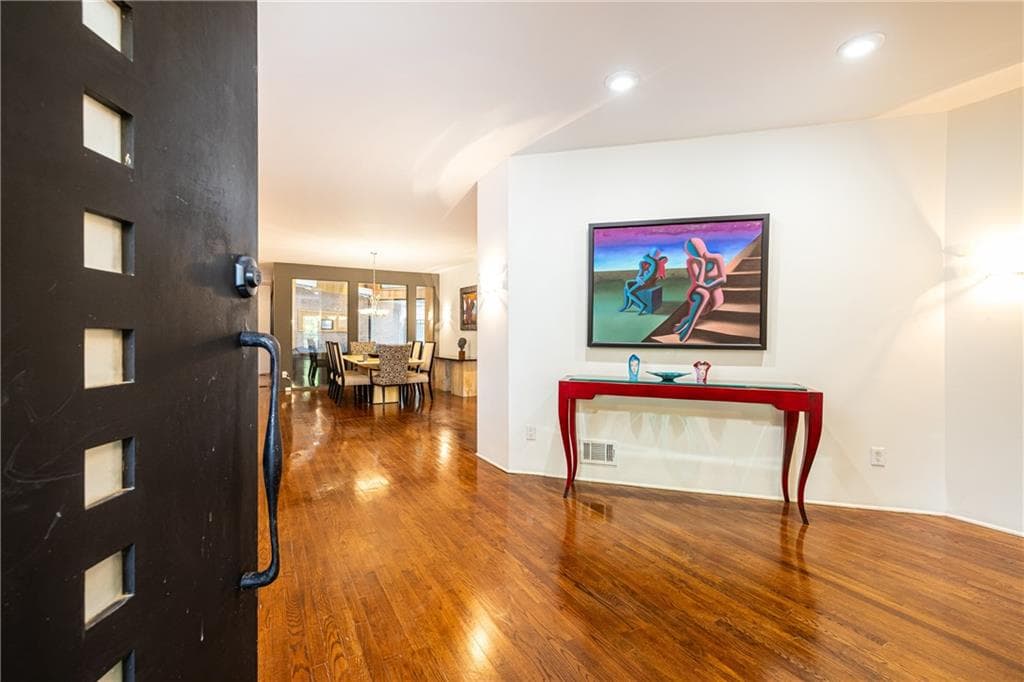 4 bedroom, 4 bathroom, 4,900 sq ft single family residence for sale at 770 Kings Way, Atlanta, GA 30327 — photo 5