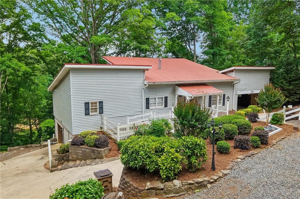 3 bedroom, 4 bathroom, 2,238 sq ft single family residence under contract at 2680 Pass Circle, Gainesville, GA 30506 — photo 7