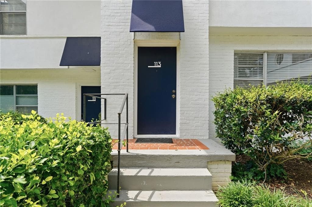 1 bedroom, 1 bathroom, 755 sq ft condominium for sale at 2230 Cheshire Bridge Road 113, Atlanta, GA 30324 — photo 1 of 29